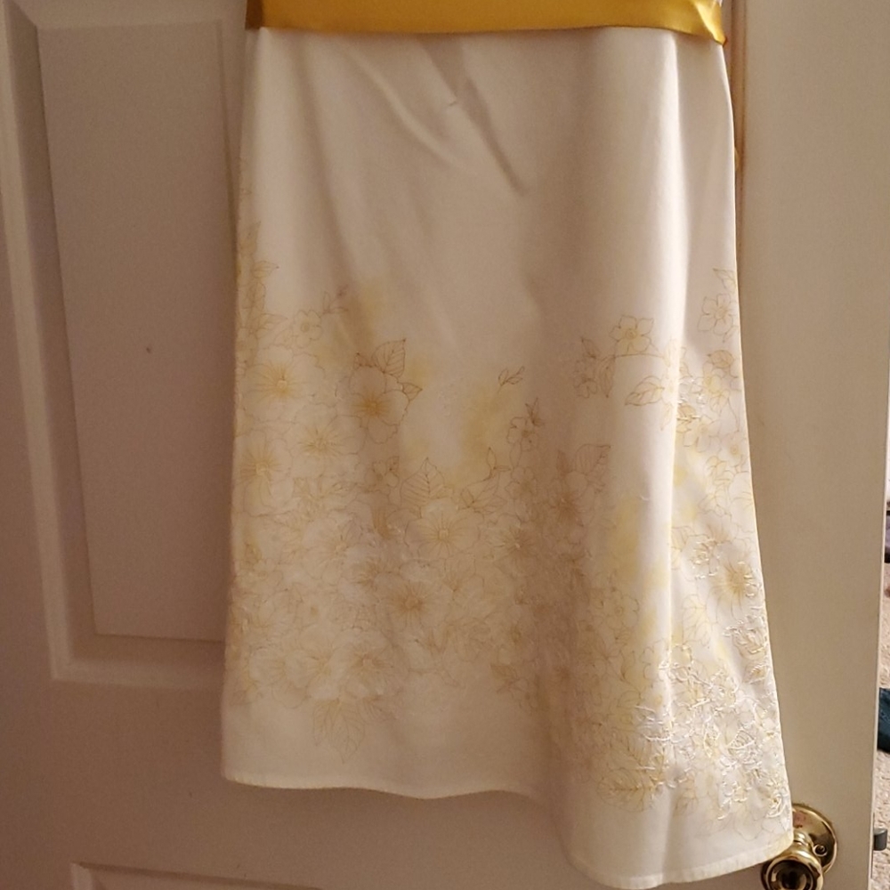 Dress - Picture 9 of 9
